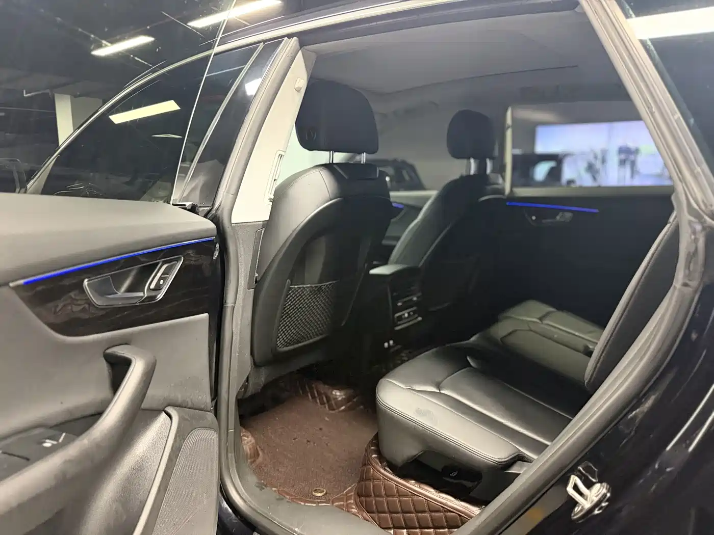 Фото 13 - Audi Q8