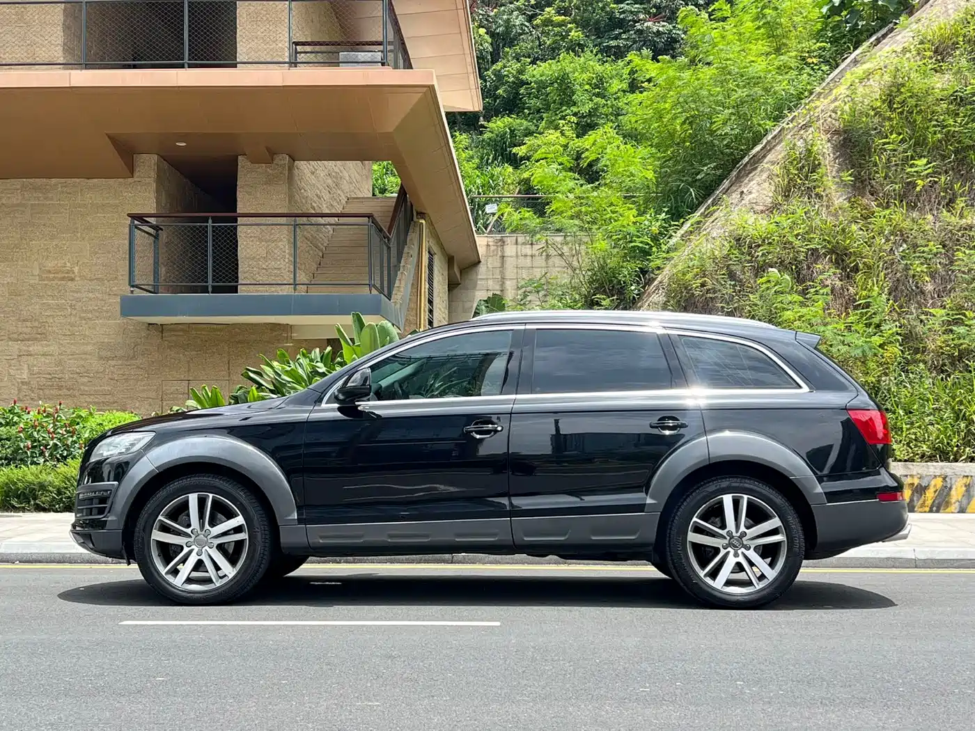 Фото 2 - Audi Q7