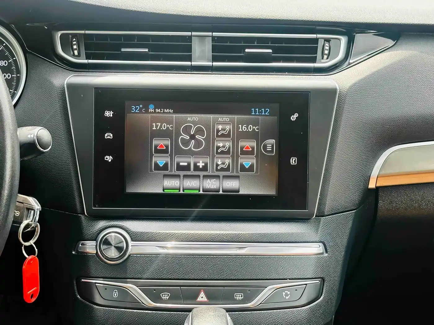 Peugeot 408 2016 1.6T Automatic Luxury Edition фото 15