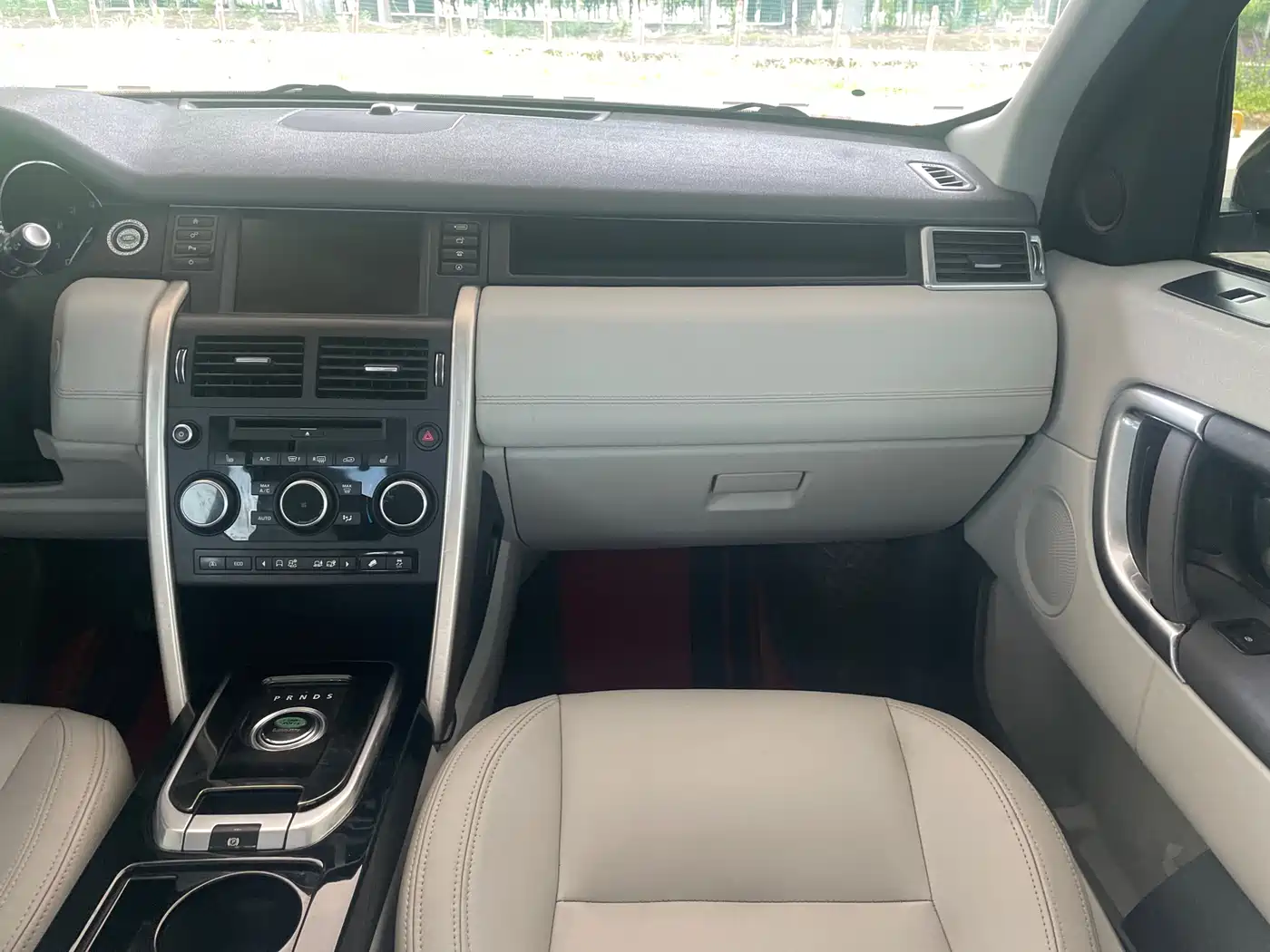 Land Rover Discovery Sport (Import) 2015 2.0T SE фото 16