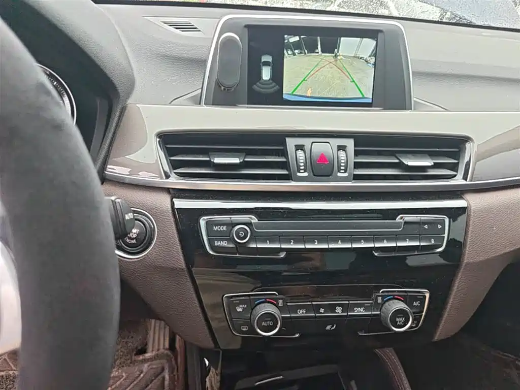 BMW X1 2018 sDrive18Li Premium Model фото 13