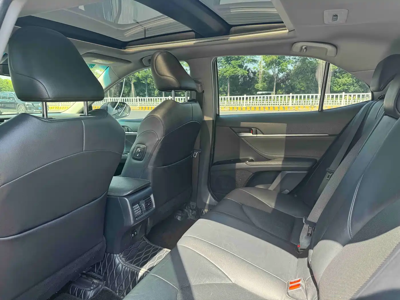 Toyota Camry 2018 2.5G Luxury Edition фото 13