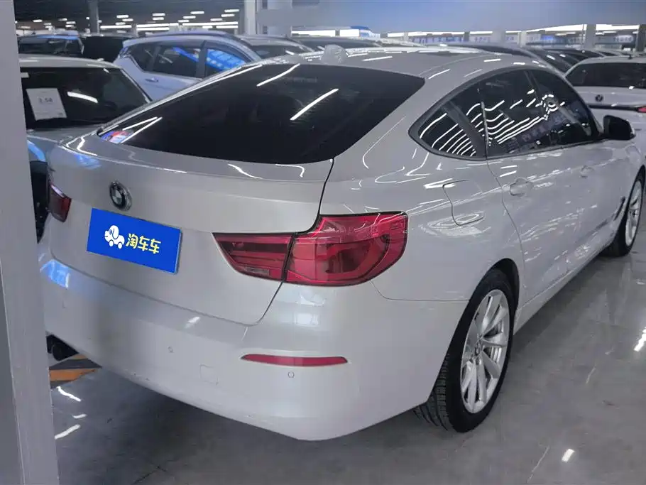 BMW 3 Series GT 2018 320i Fashion фото 3