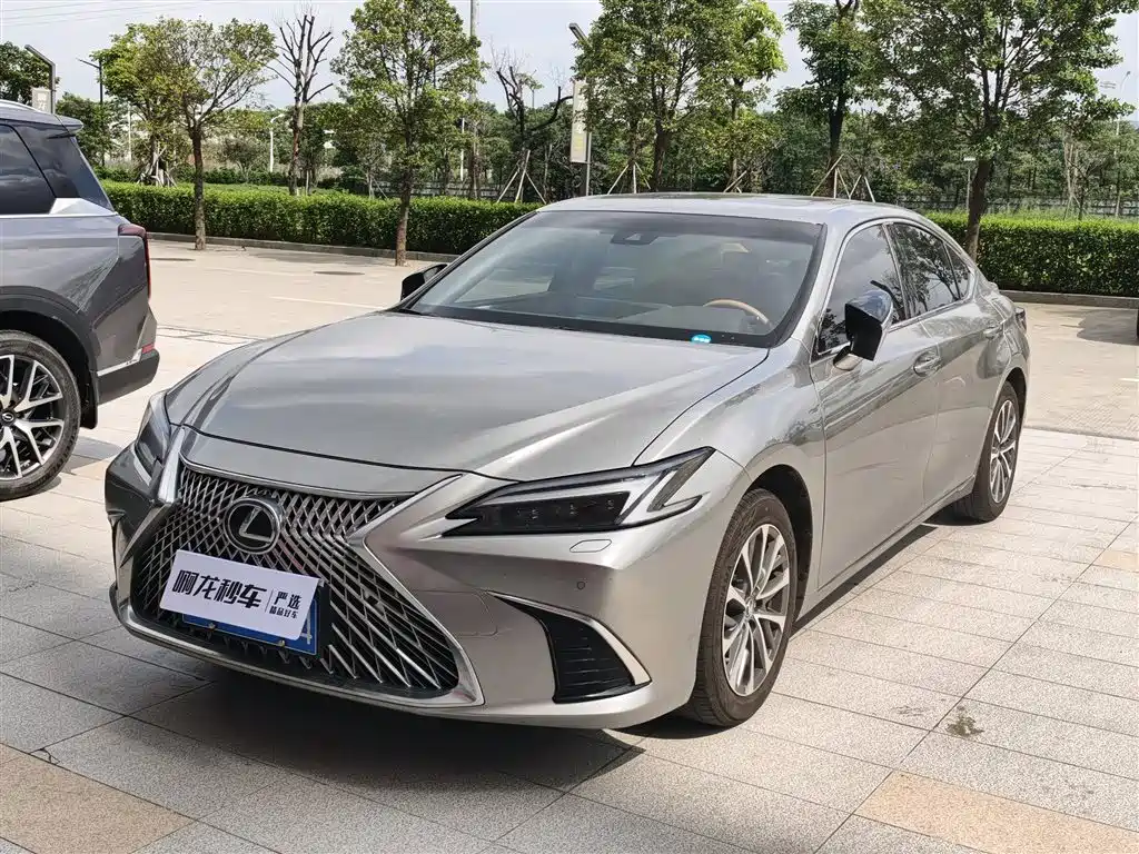 Lexus ES 2025 200 Ultimate Edition