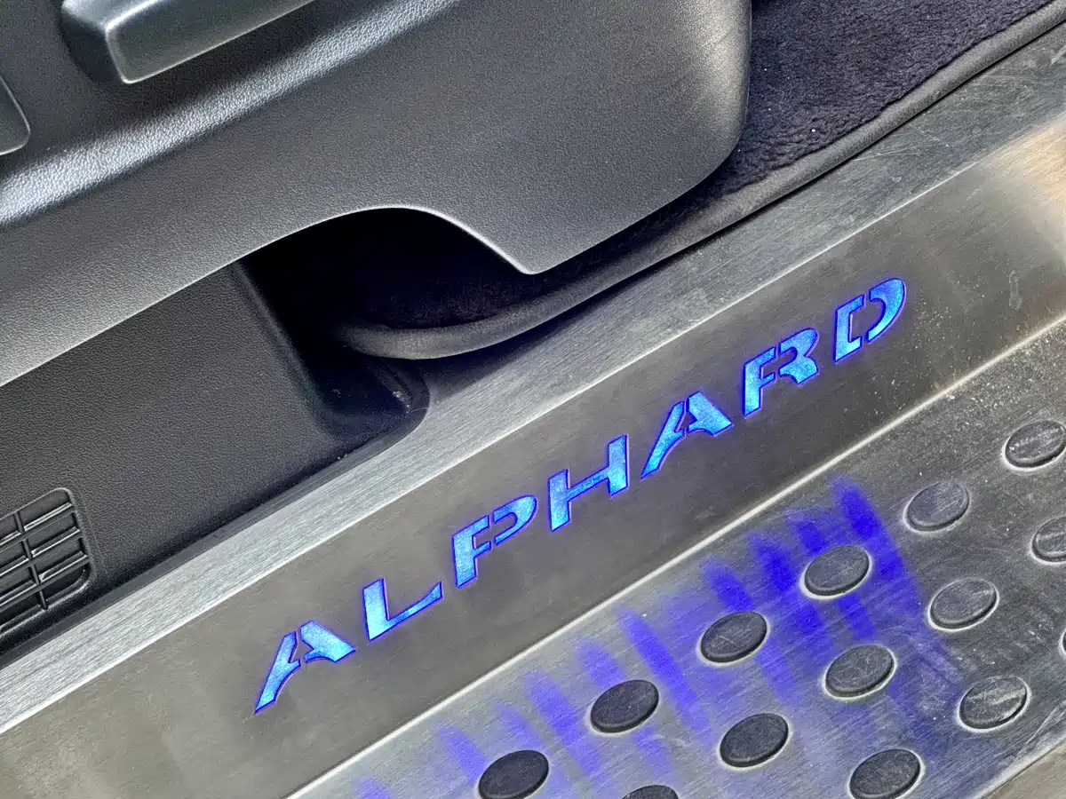 Toyota Alphard 2021 Hybrid 2.5L Premium фото 49