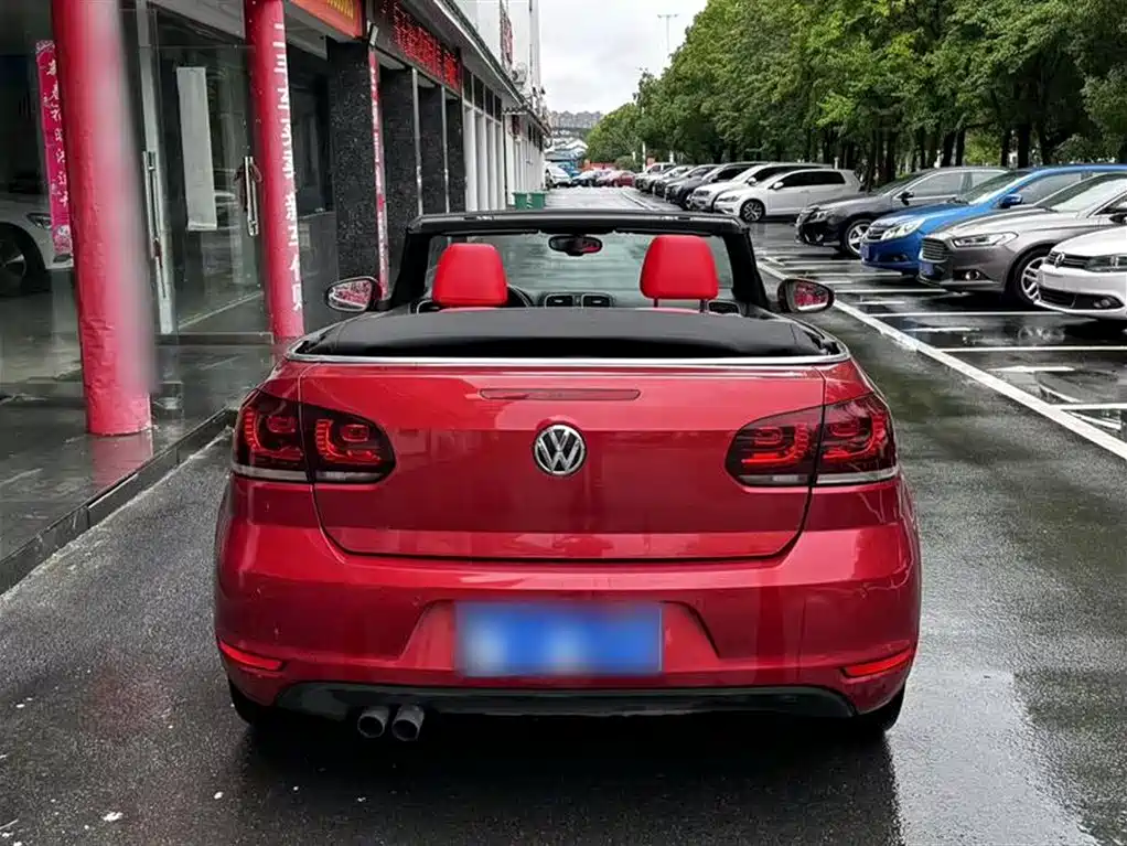 Volkswagen Golf (Import) 2012 1.4TSI Luxury Convertible Edition фото 4