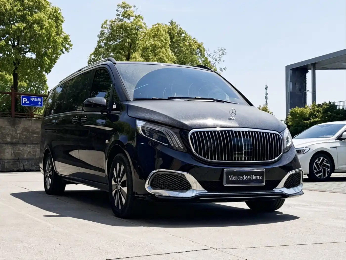Mercedes-Benz Vito 2023 2.0T Business 7-Seater фото 3