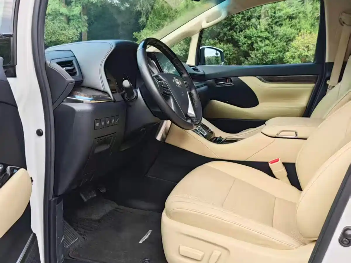 Toyota Vellfire 2020 Twin Engine 2.5L HV Premium Edition фото 4
