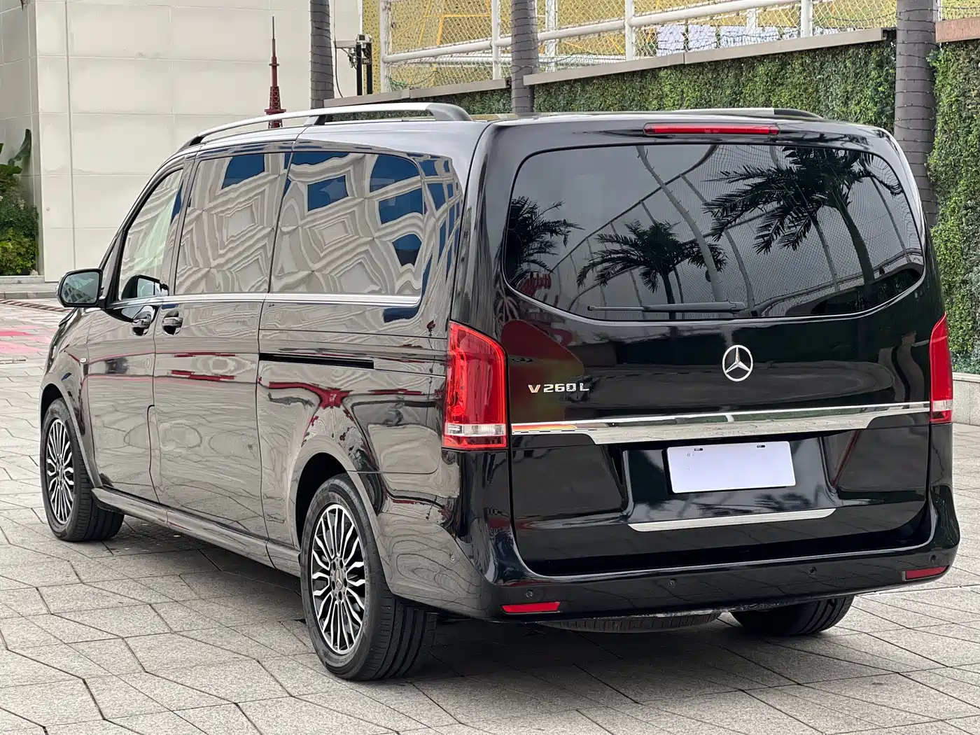 Mercedes-Benz V-Class 2017 Model V 260 L Premium Extended Edition фото 4