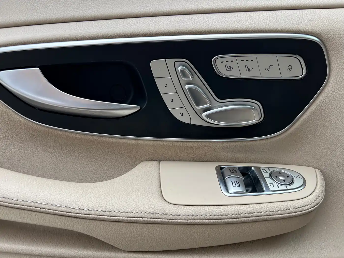 Mercedes-Benz V-Class 2017 Model V 260 L Premium Extended Edition фото 24