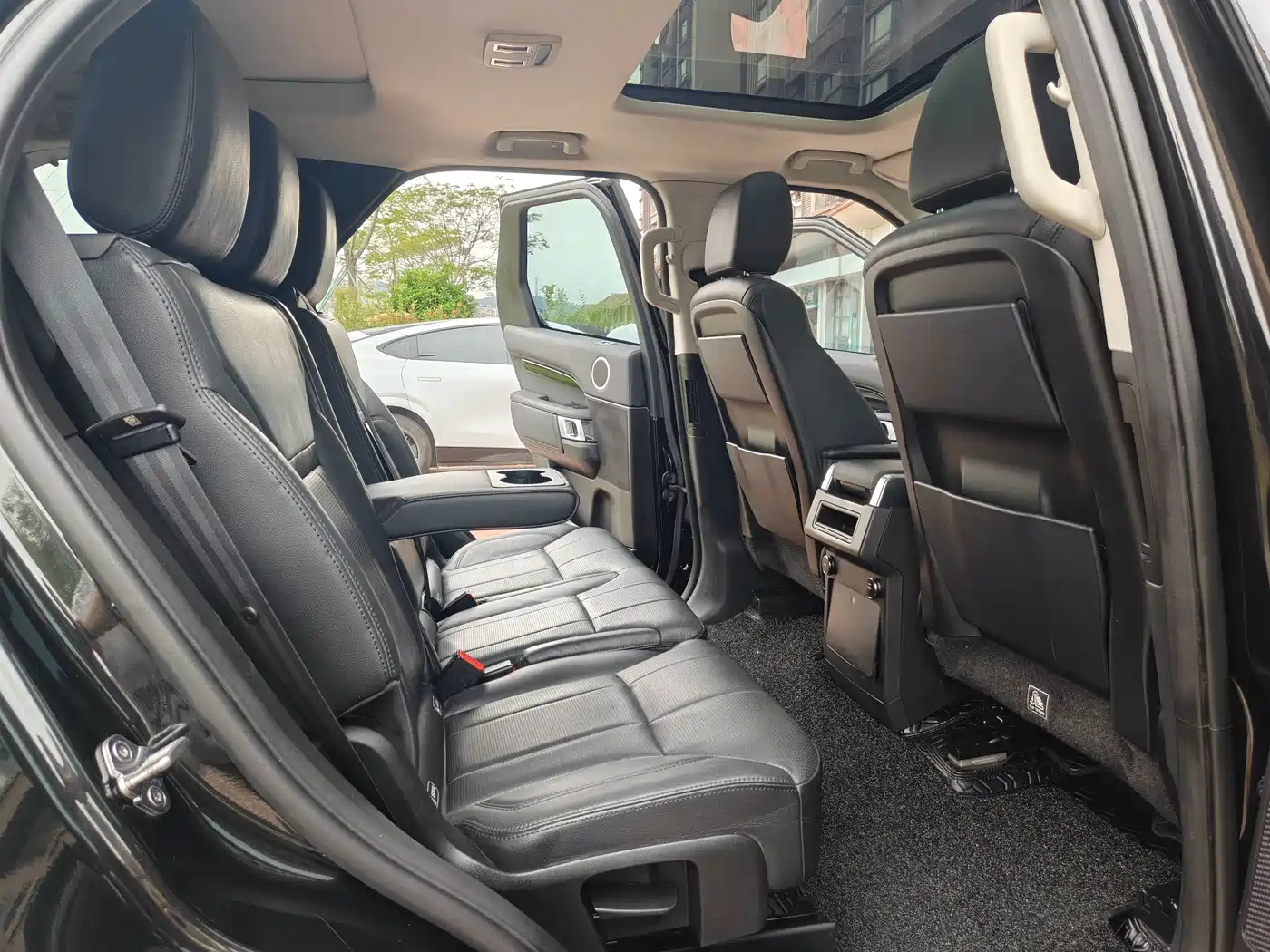Land Rover Discovery 2017 3.0 SC V6 SE фото 15