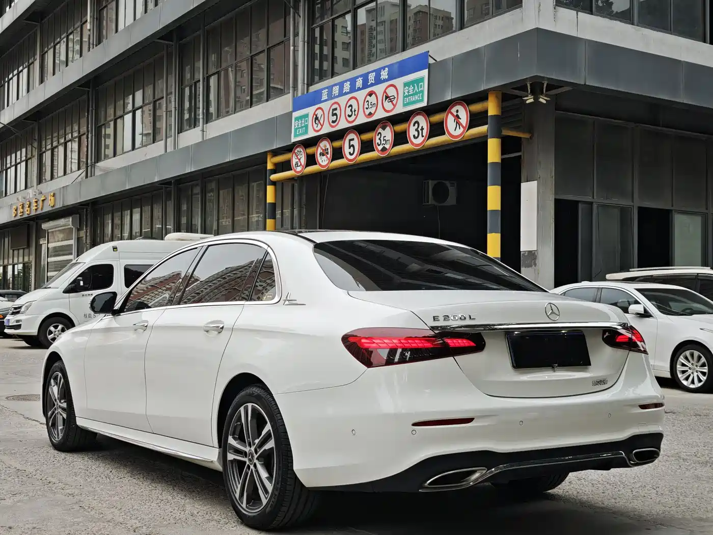 Mercedes-Benz E-Class 2023 E 260 L Sport фото 10