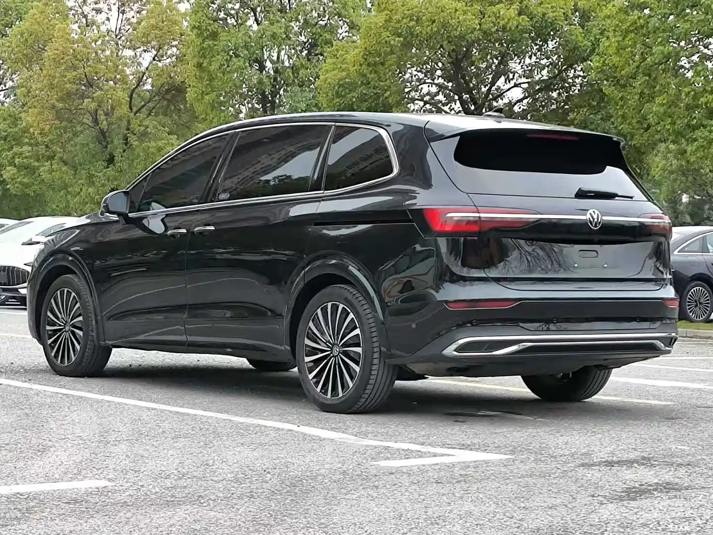 Volkswagen Viloran 2023 380TSI Premium Edition фото 13