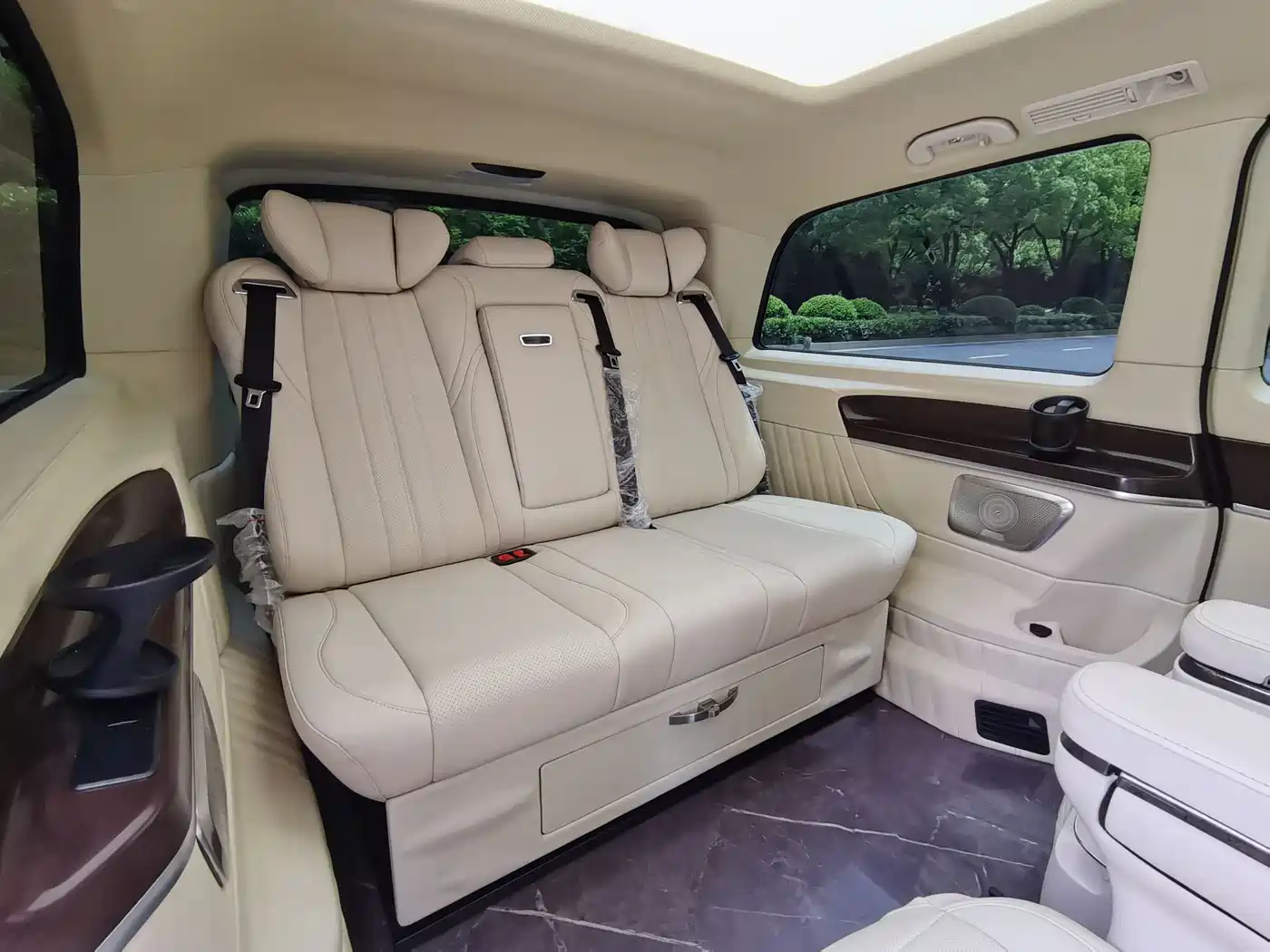 Mercedes-Benz V-Class 2022 V 260 Prestige Edition фото 17