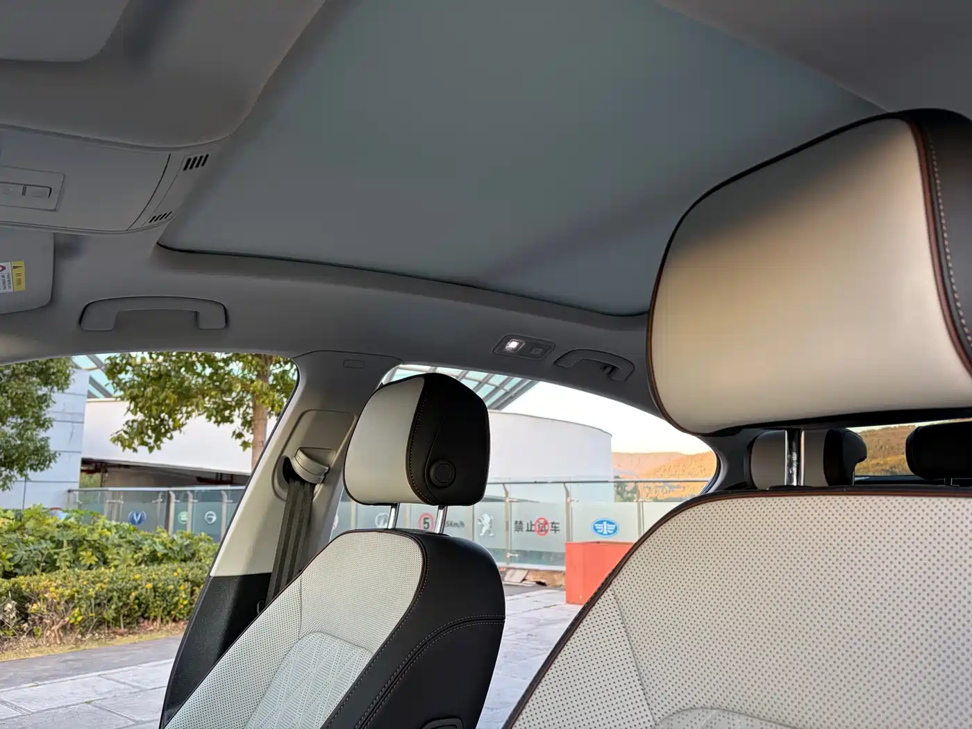 Volkswagen Magotan 2023 Model 2 Million Commemorative Edition 330TSI DSG Luxury фото 26