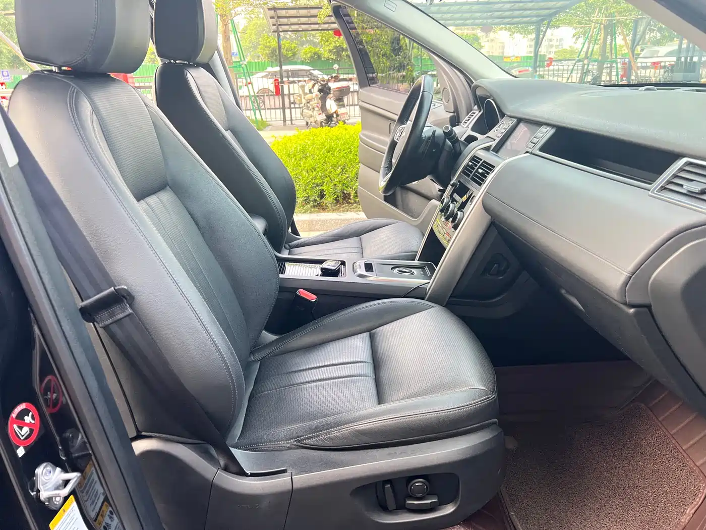 Land Rover Discovery Sport 2018 240PS SE Edition фото 14