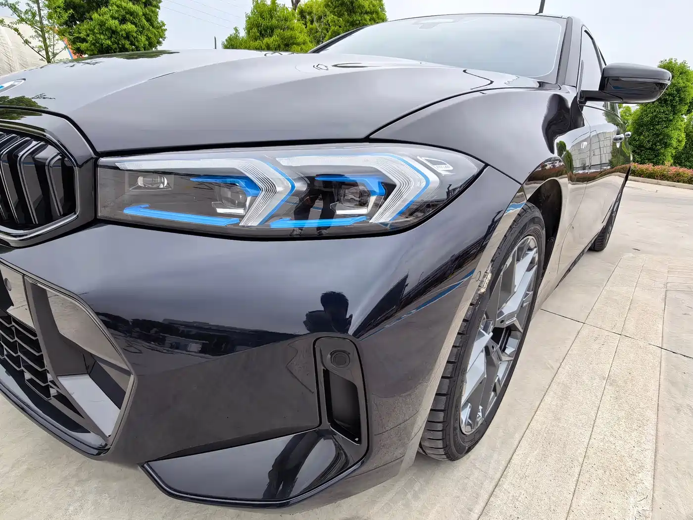 BMW 3 Series 2025 330Li Premium M Sport Night Edition фото 4