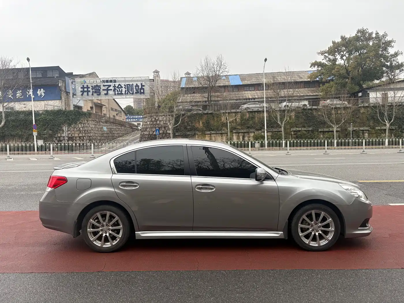 Subaru Legacy 2010 2.5i Luxury Navigation Edition фото 5