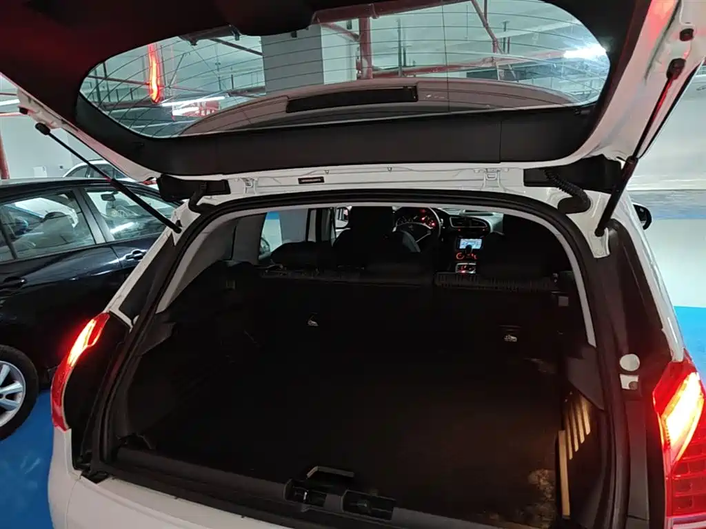 Peugeot 3008 2015 2.0L Automatic Classic Edition фото 19
