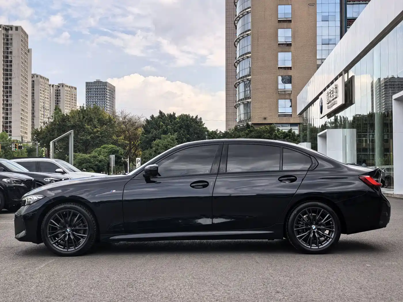 BMW 3 Series 2024 325Li M Sport Shadowline Package фото 7