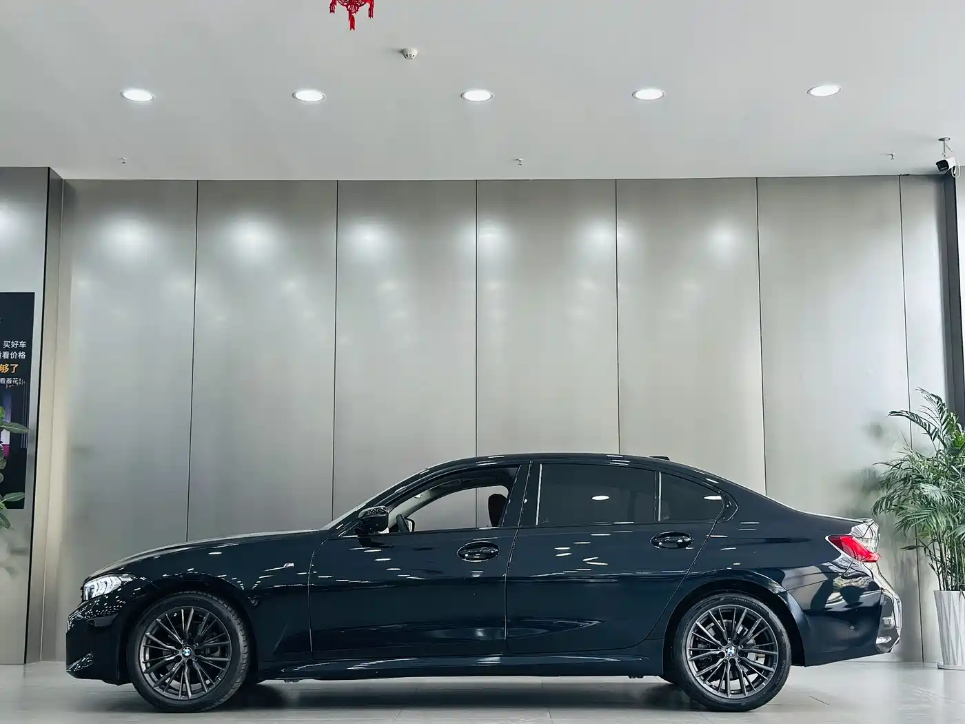 BMW 3 Series 2023 325Li M Sport Black Night Package фото 7
