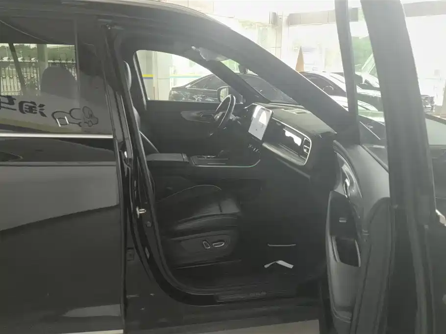 GAC Trumpchi Trumpchi GS8 2024 Navigator Series 2.0TGDI 2WD Luxury Smart Connect Edition фото 8