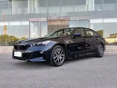 BMW i5