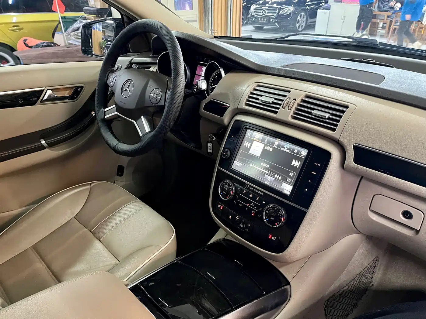 Mercedes-Benz R-Class 2015 R 400 4MATIC Business фото 16