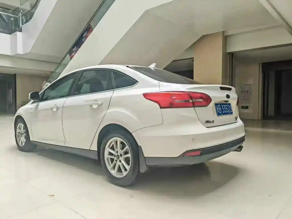 Photo 3 - Ford Focus