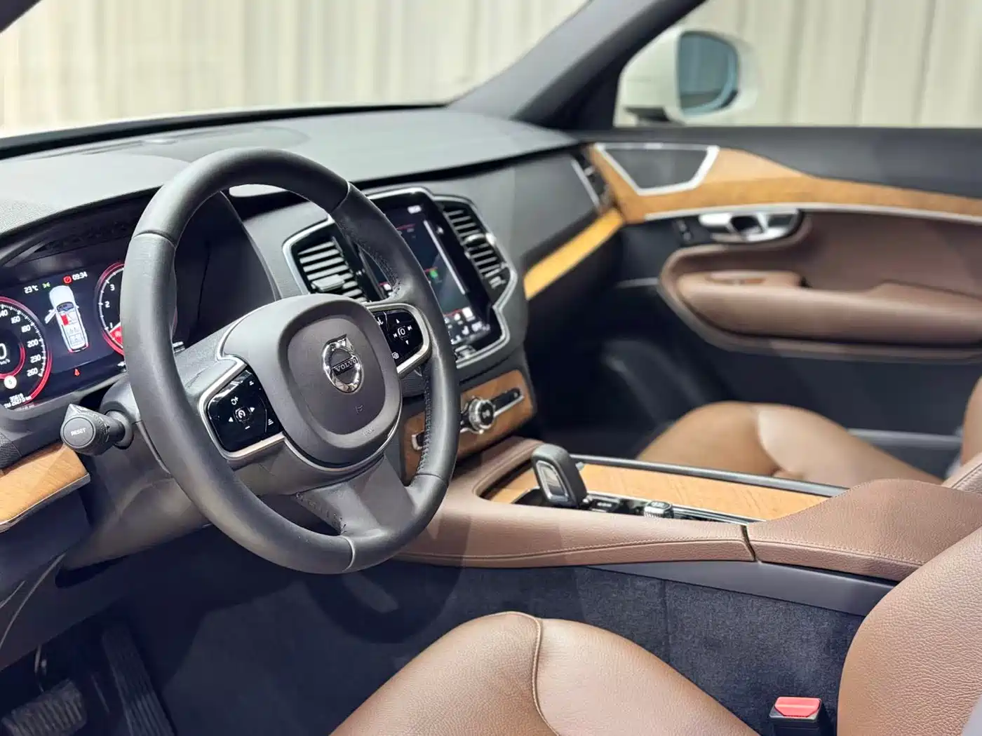 VOLVO XC90