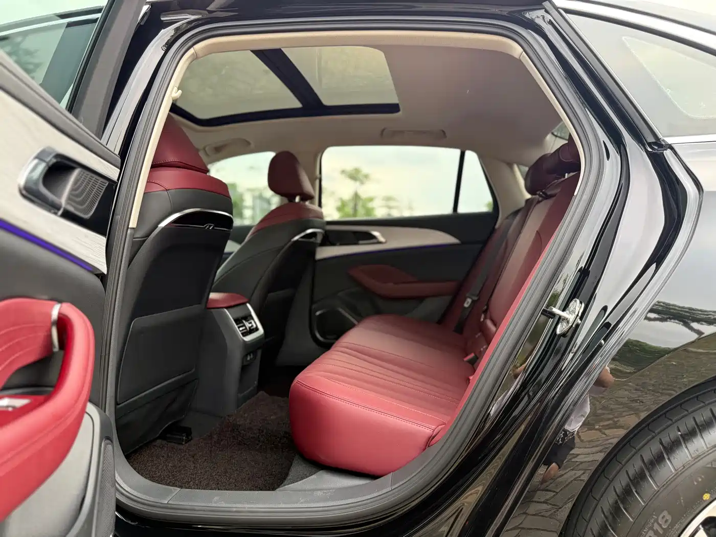 Hongqi H5 2025 2.0T Automatic Flag Celebration 500,000 Units Anniversary Edition фото 16
