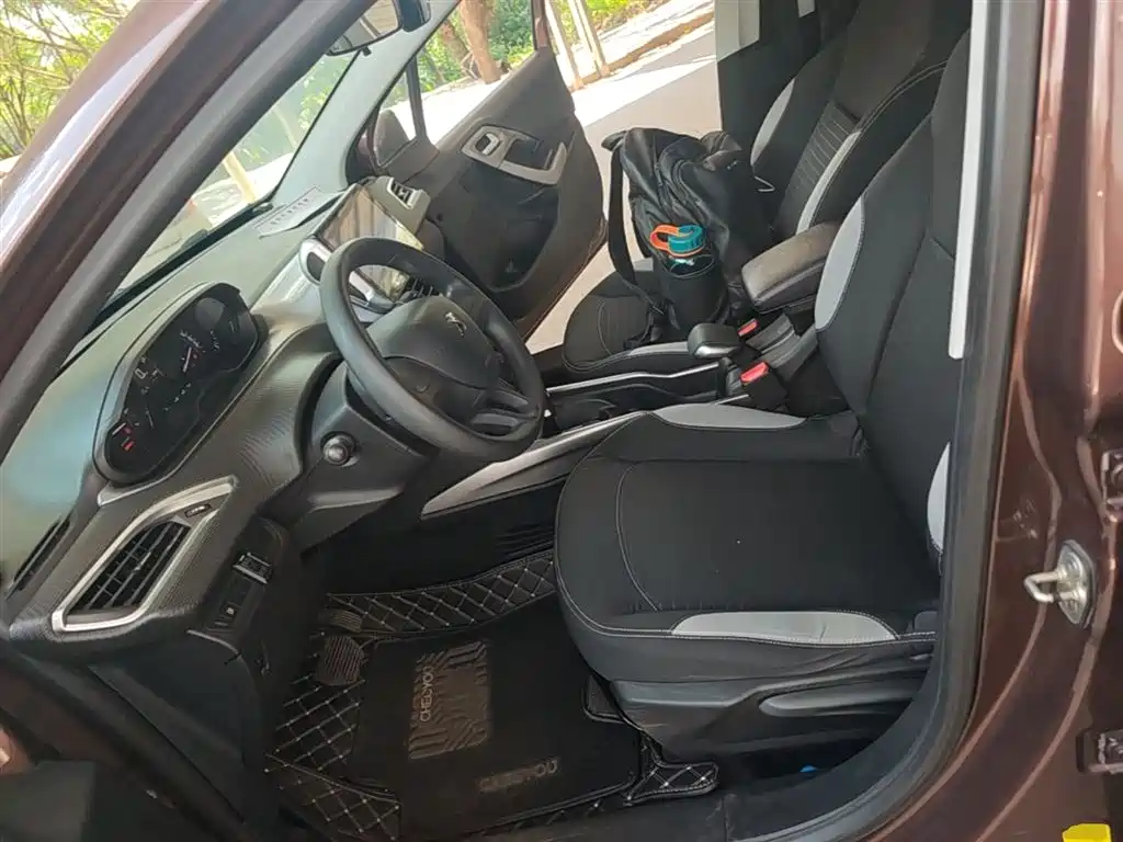 Peugeot 2008 2014 1.6L Automatic Trend Edition фото 15