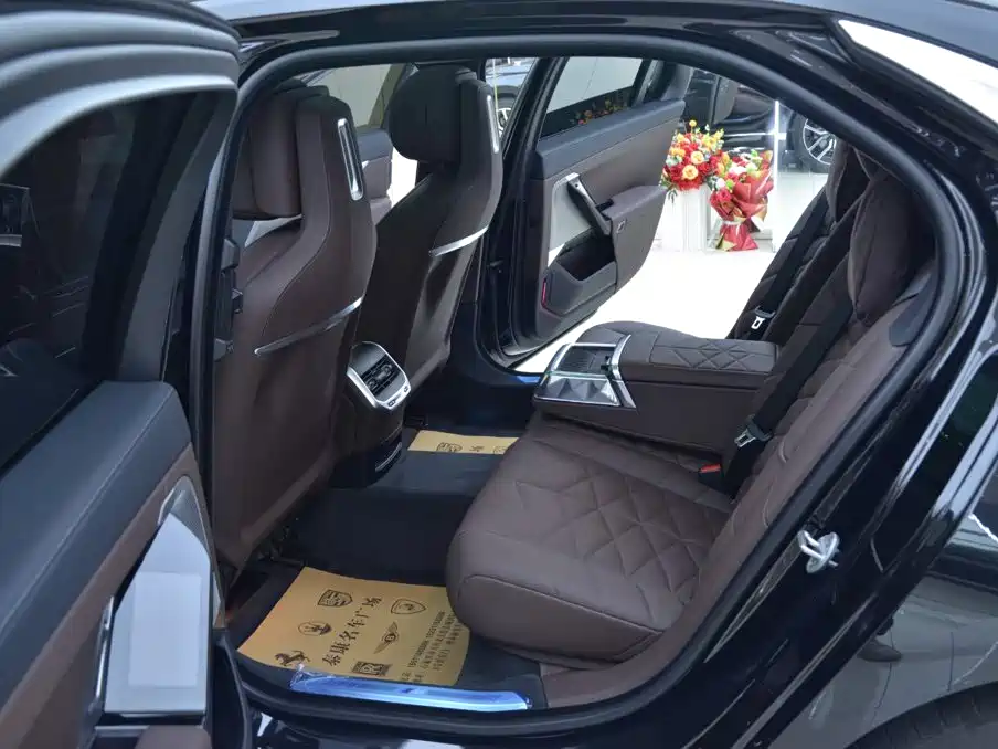 BMW 7 Series 2026 2026 735Li M Sport Package