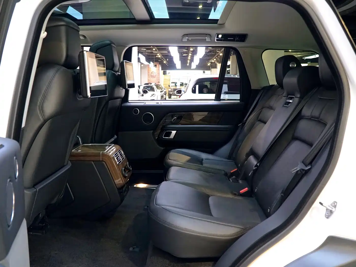 Land Rover Range Rover 2019 3.0 SC V6 Heritage Extended Edition фото 6