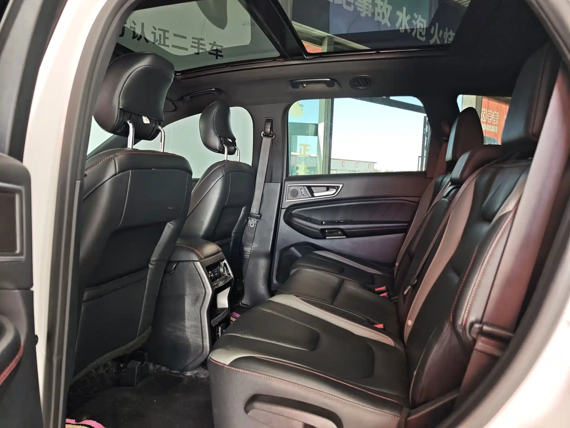 Фото 14 - Ford Edge