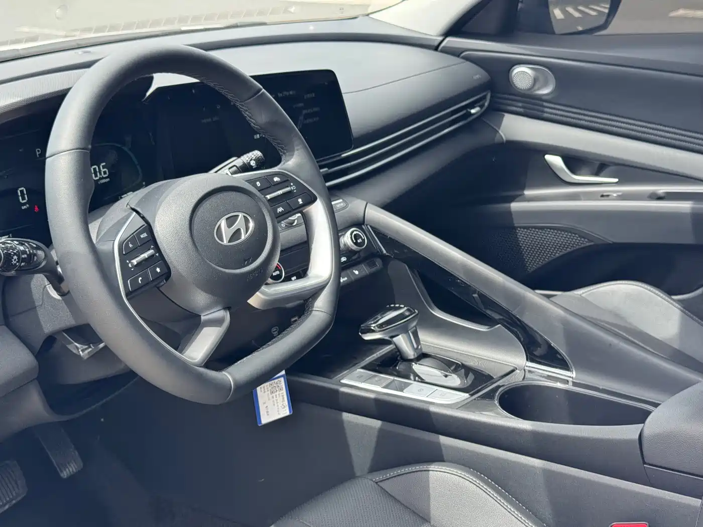 Hyundai Elantra 2023 Model 1.5L CVT LUX Premium Edition фото 11
