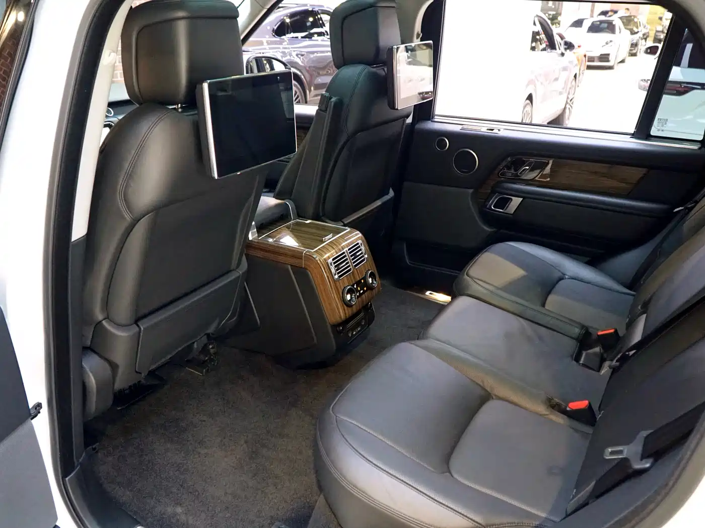 Land Rover Range Rover 2019 3.0 SC V6 Heritage Extended Edition фото 5