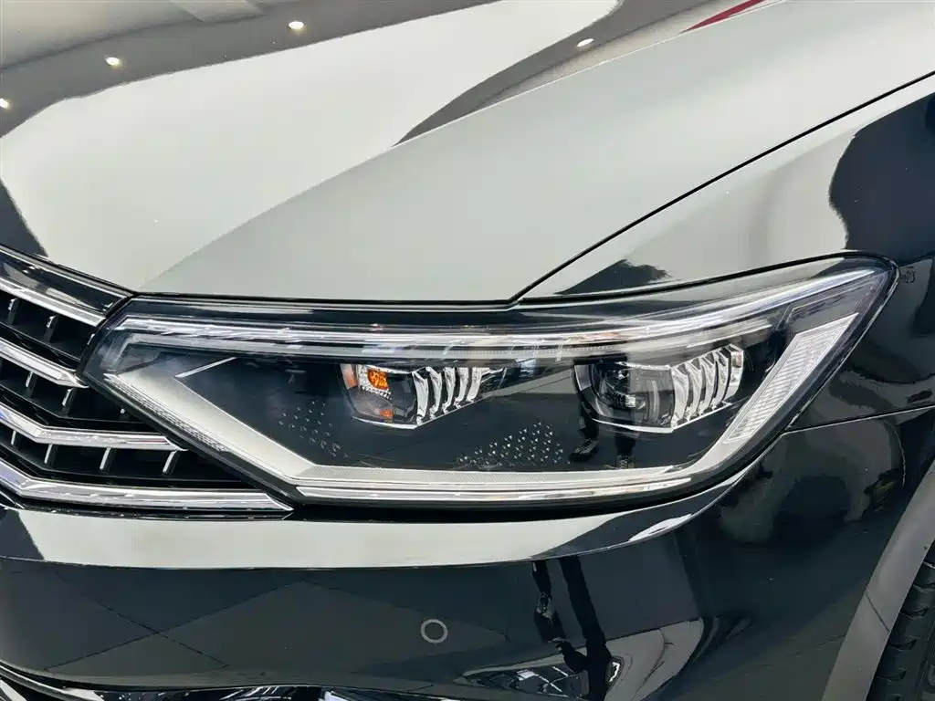 Volkswagen Magotan 2023 Model 2 Million Commemorative Edition 330TSI DSG Luxury фото 11