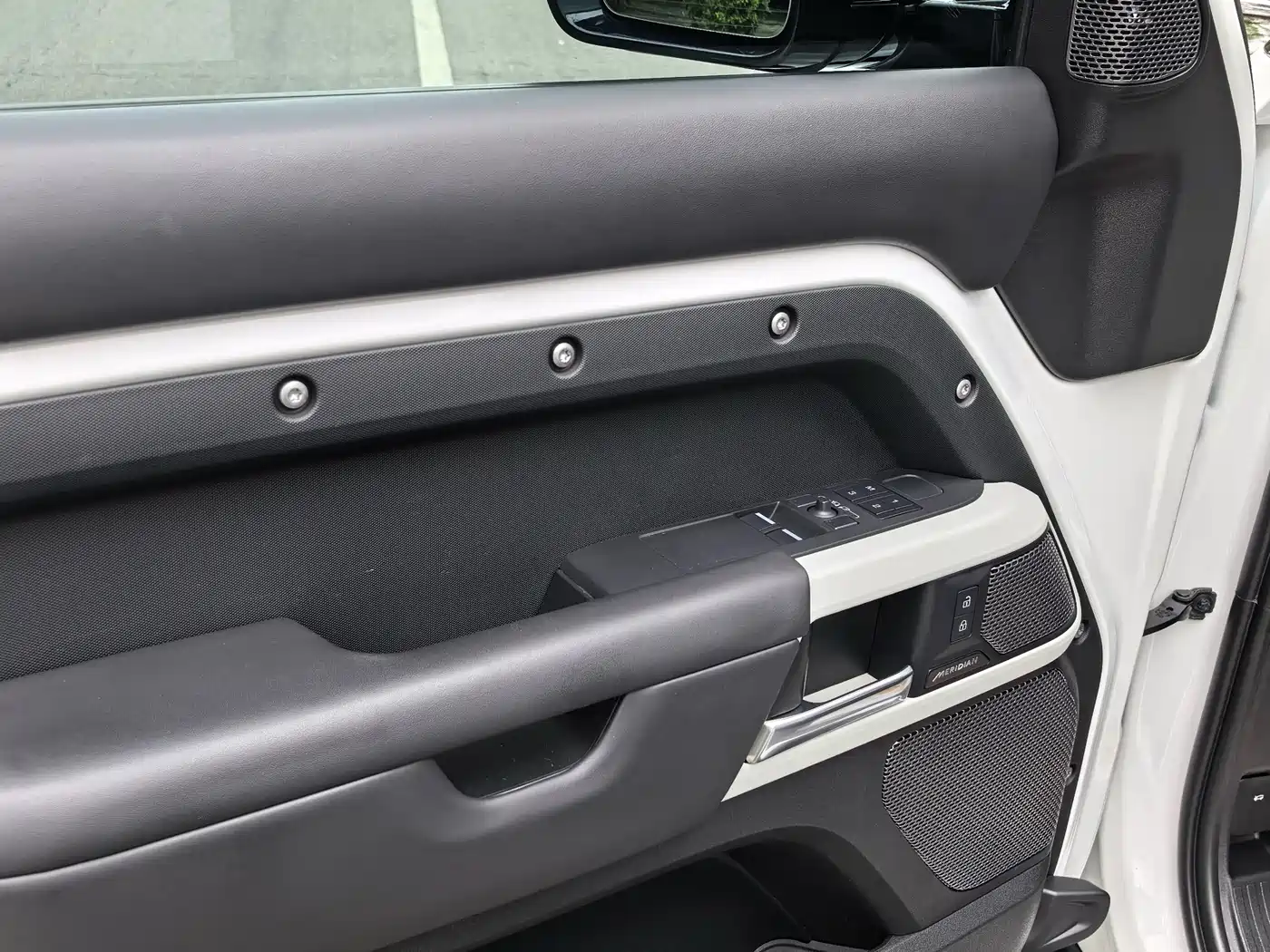 Land Rover Defender 2023 Facelift 90 2.0T P300 X-DYNAMIC HSE фото 3