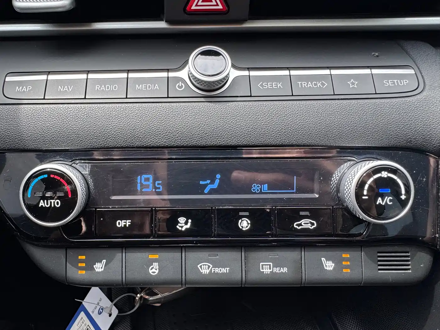 Hyundai Elantra 2023 Model 1.5L CVT LUX Premium Edition фото 12