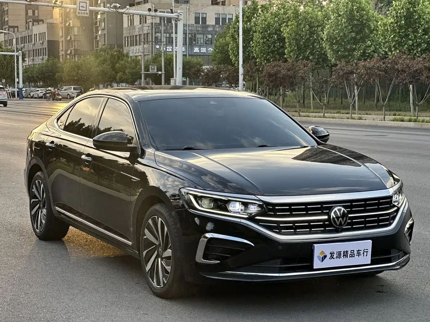 Volkswagen Passat 2023 330TSI Luxury Edition фото 3