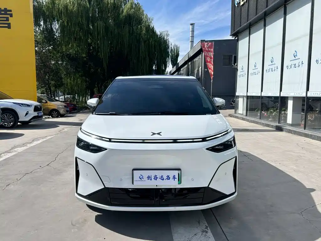 Фото 3 - XPeng X9