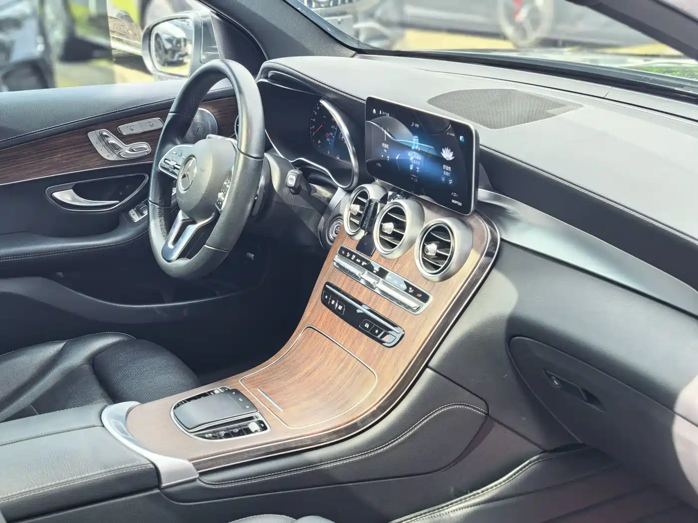 Mercedes-Benz GLC 2021 GLC 300 L 4MATIC Sporty фото 6