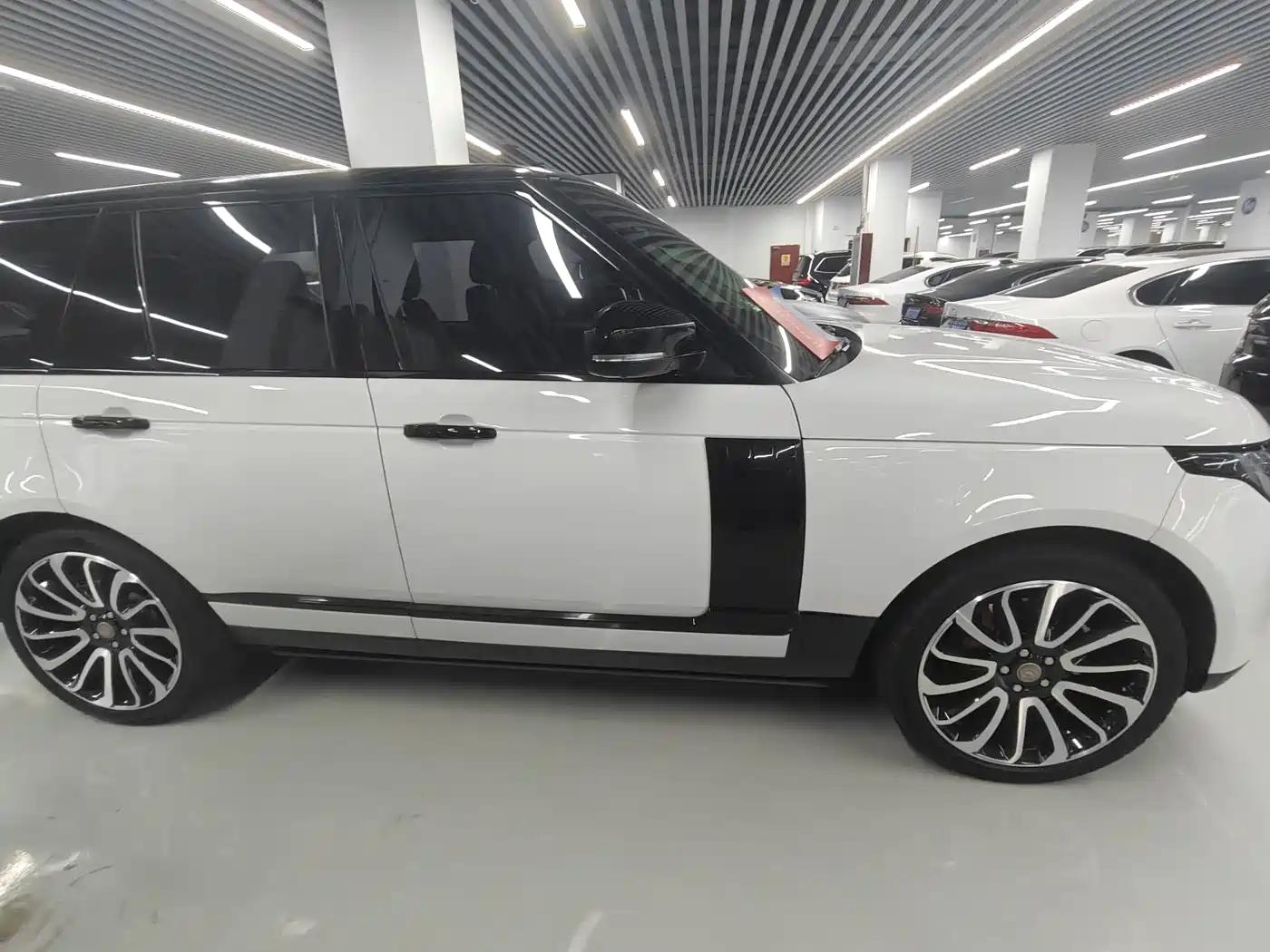 Land Rover Range Rover 2017 3.0 SC V6 Golden Age Edition фото 5