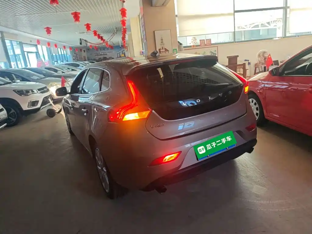 Фото 5 - Volvo V40