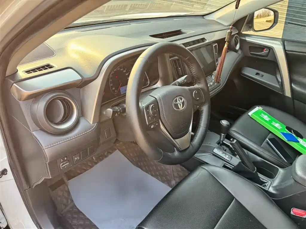 Toyota RAV4 Rongfang 2015 2.0L CVT 2WD Trend Edition фото 19