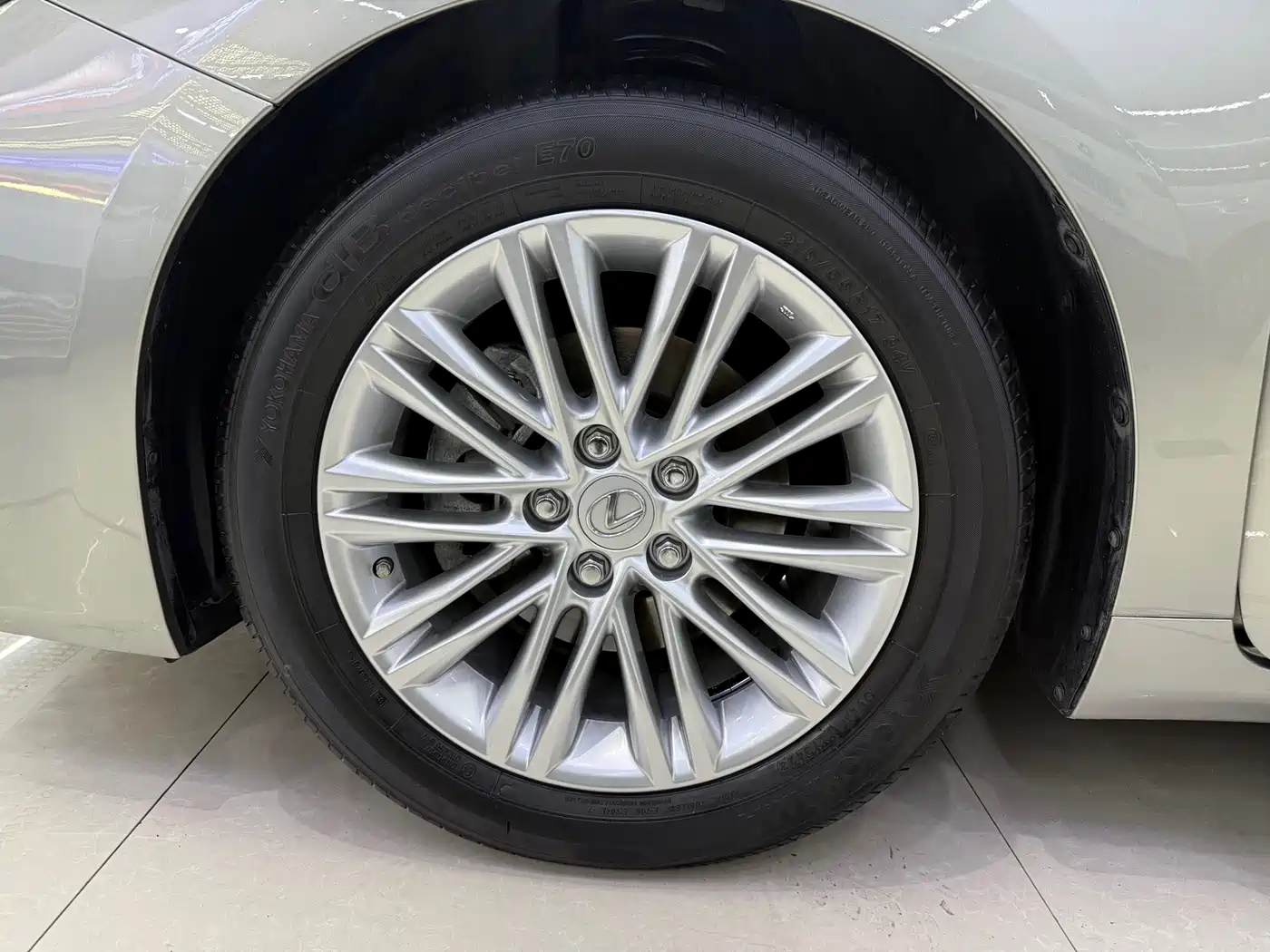Lexus ES 2015 200 Elite Edition фото 15
