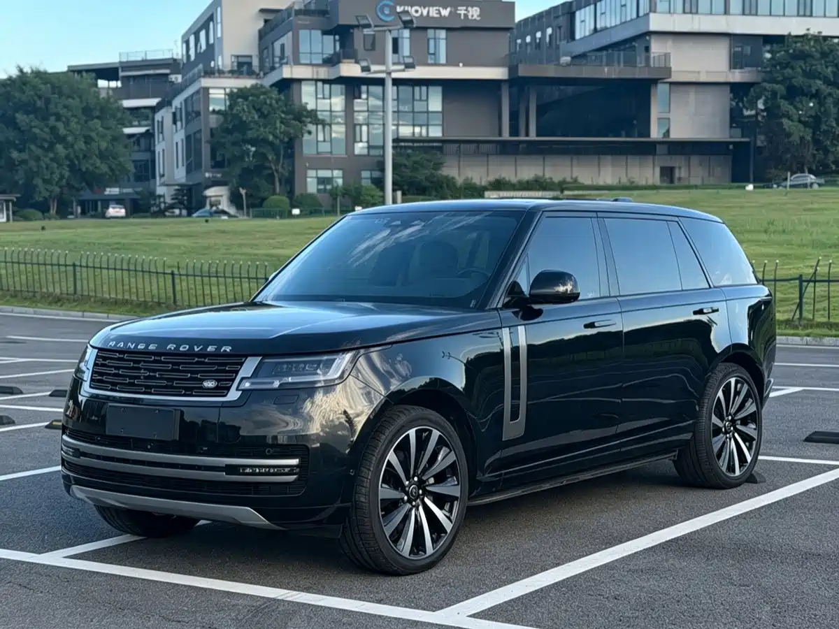 Land Rover Range Rover 2023 3.0 L6 400PS Golden Age 7-Seater Long Wheelbase