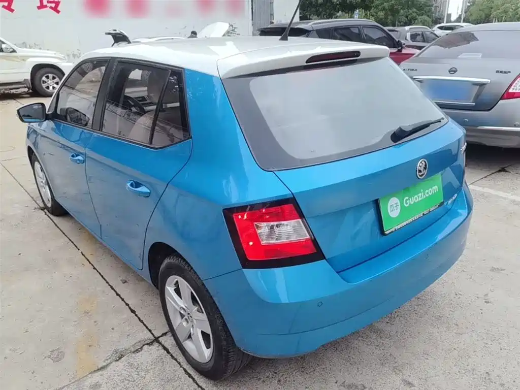 Škoda Fabia 2015 1.4L Automatic Pioneer Edition фото 5