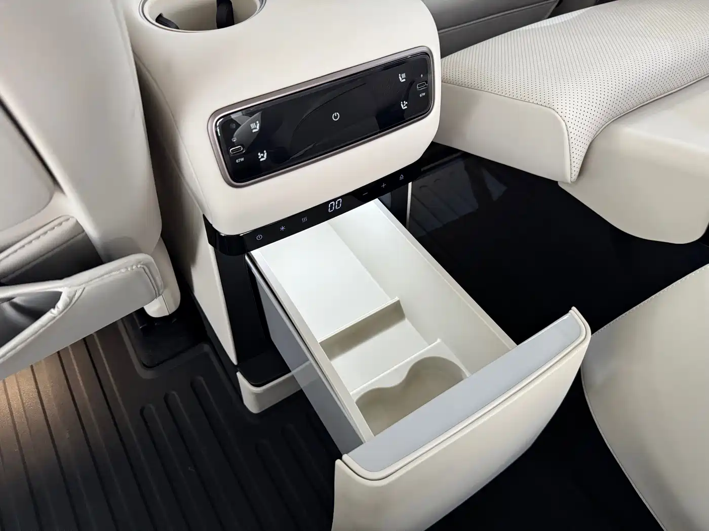 Photo 8 - Li Auto Li i8